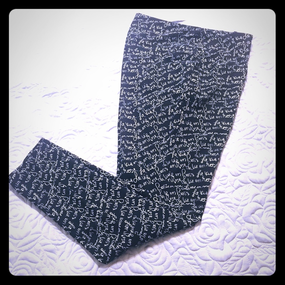 Chico’s Zenergy So Slimming Script Legging Crop